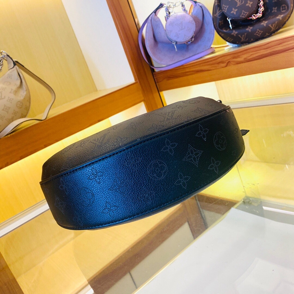 ルイヴィトンバッグ着用イメージ